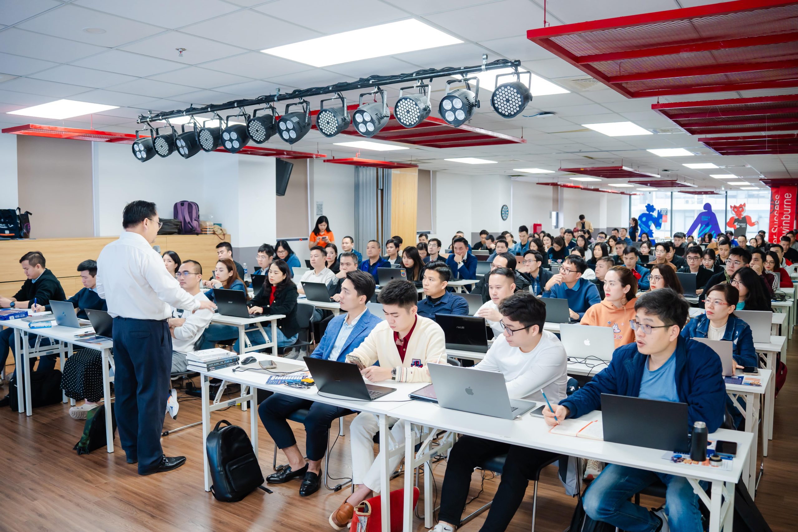 Khóa đào tại MicroMBA AI